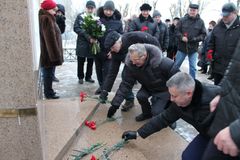Церемония возложения цветов к памятникам М.В.Ломоносову 19 ноября