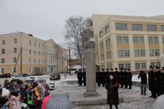 Церемония возложения цветов к памятникам М.В.Ломоносову 19 ноября
